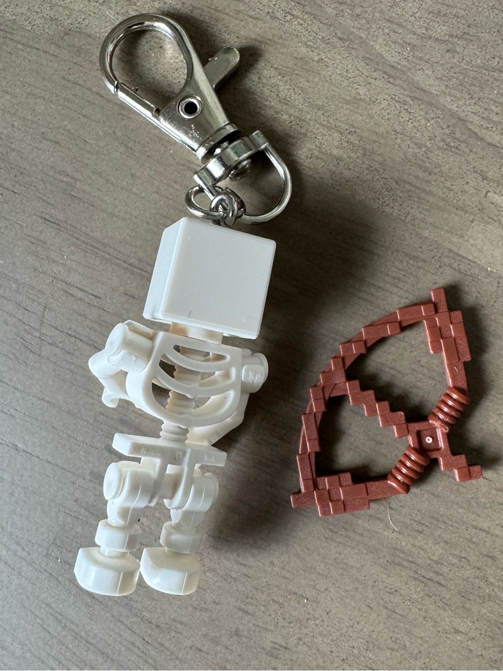 Minecraft Skeleton Minifigure Keychain - Picture 3 of 5